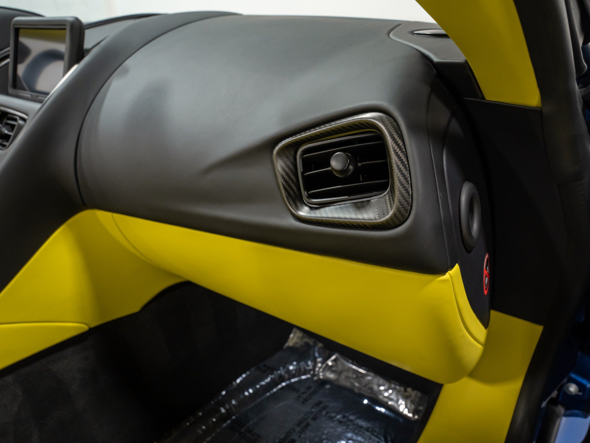 Used 2023 Aston Martin DBS Superleggera Volante RWD image 94