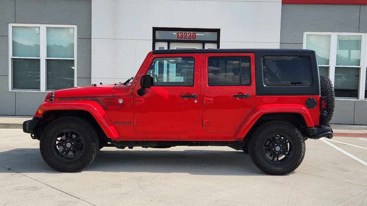 Used 2017 Jeep Wrangler Unlimited Sahara AWD/4WD image 2