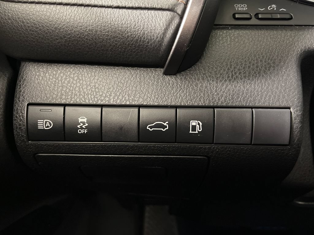 Certified 2018 Toyota Camry XLE FWD image 28