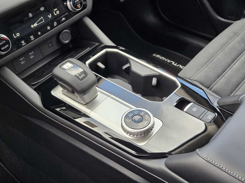 New 2026 Mitsubishi Outlander SE image 16