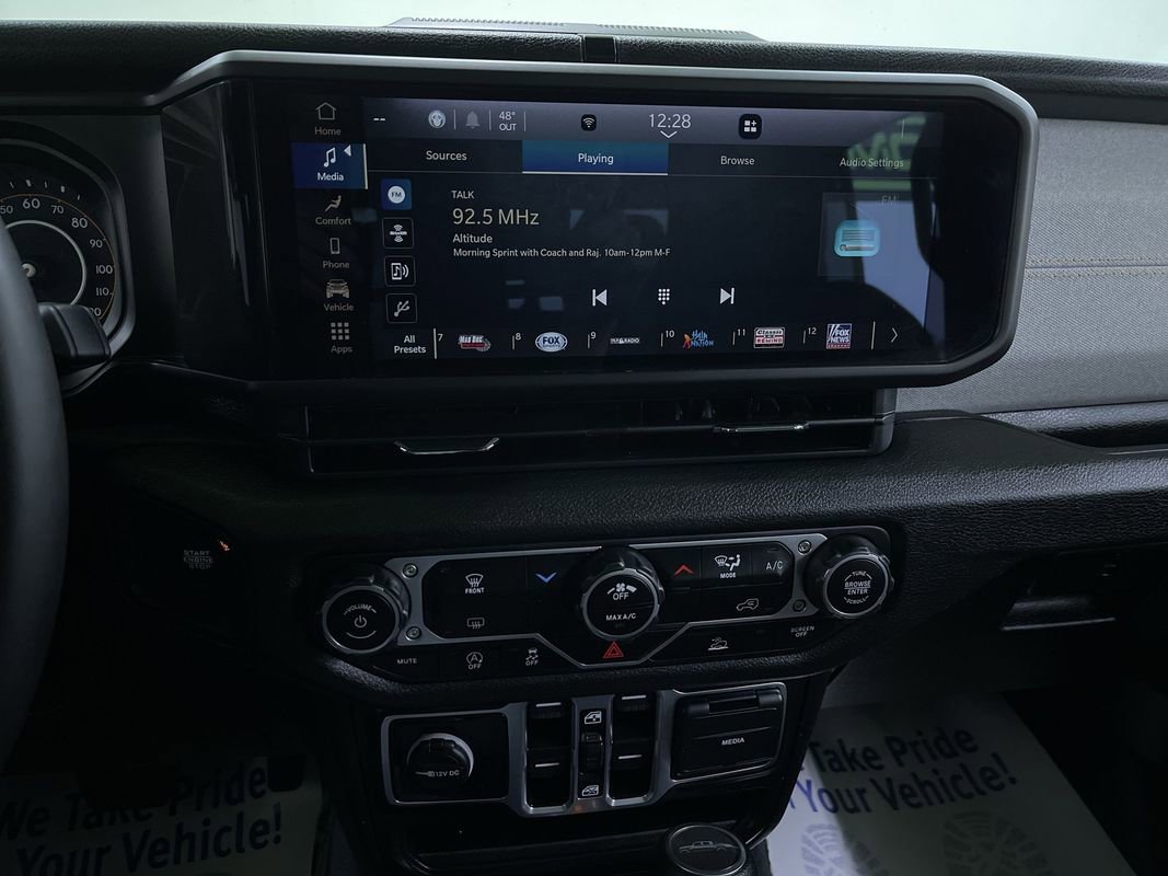 Used 2025 Jeep Gladiator Sport image 21