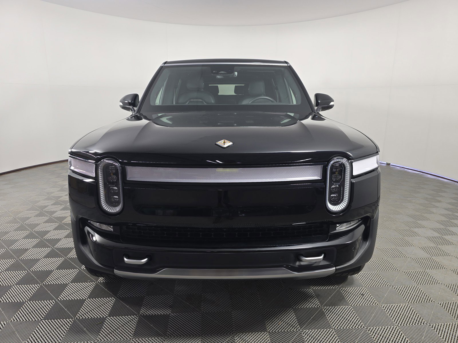 Used 2024 Rivian R1S Adventure AWD/4WD image 8
