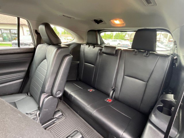 Used 2021 Toyota Highlander XLE AWD/4WD image 33