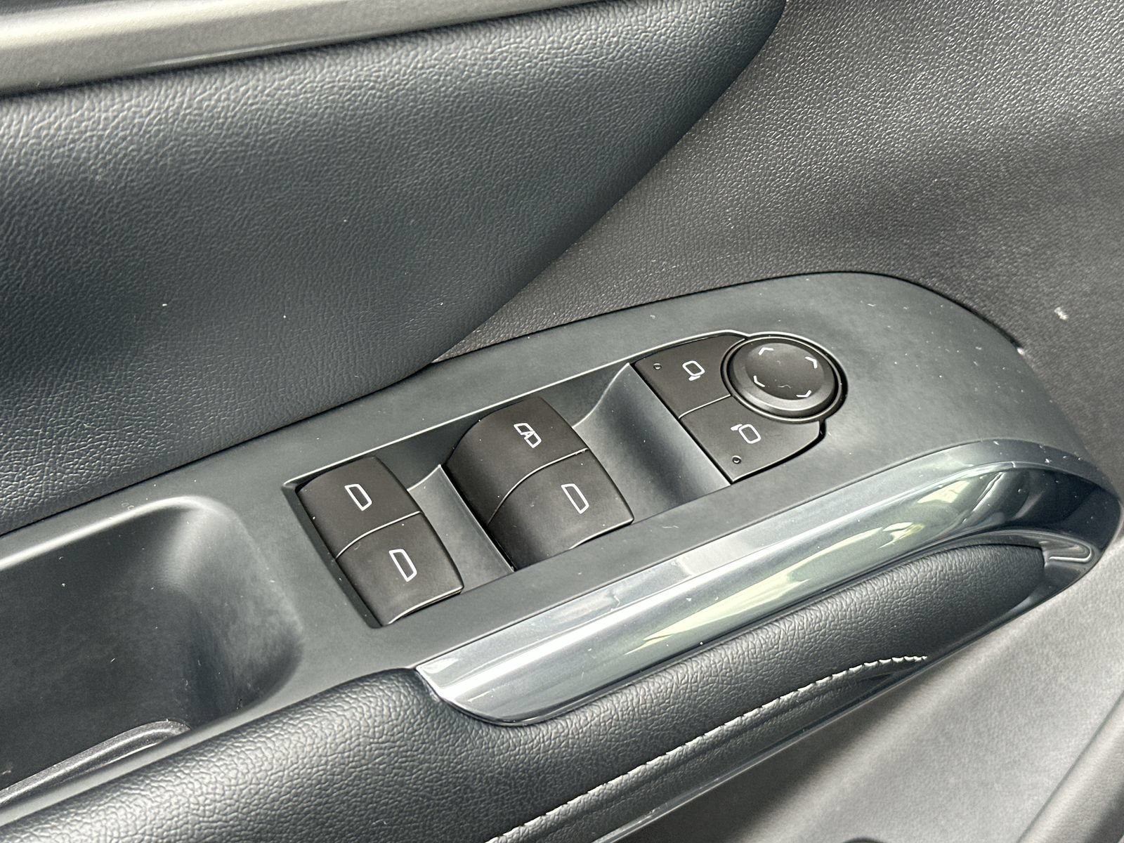 Used 2026 Chevrolet Traverse LT w/ Driver Confidence Package FWD image 15
