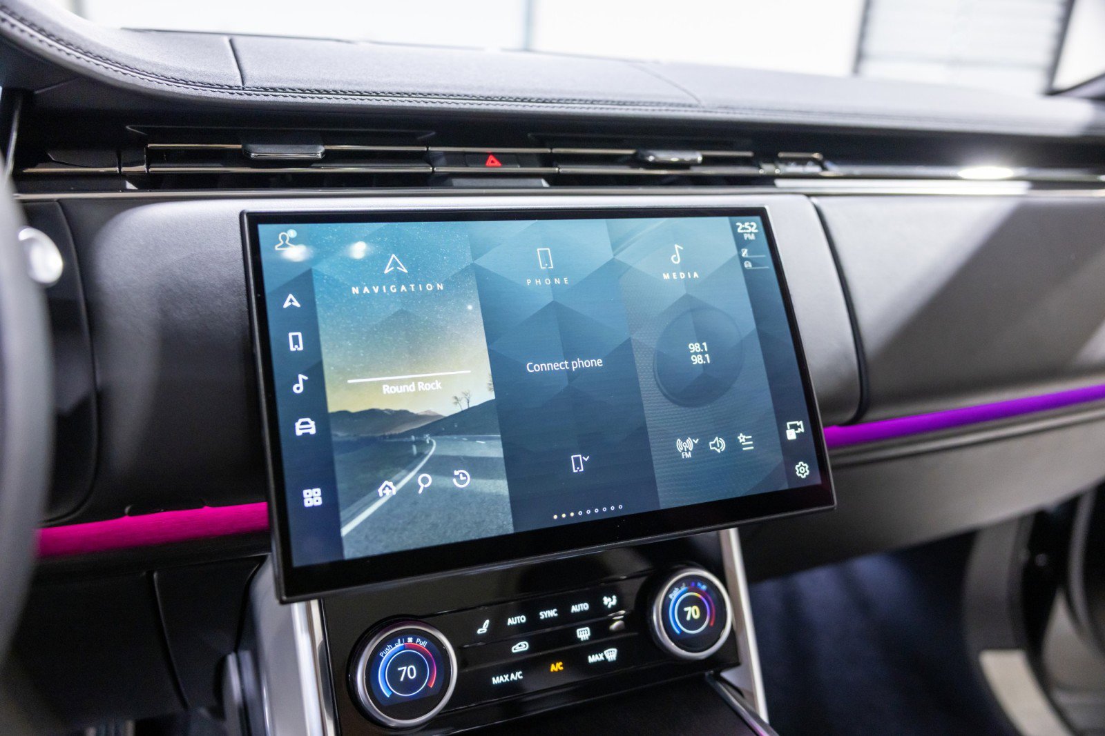 Used 2023 Land Rover Range Rover SE image 42