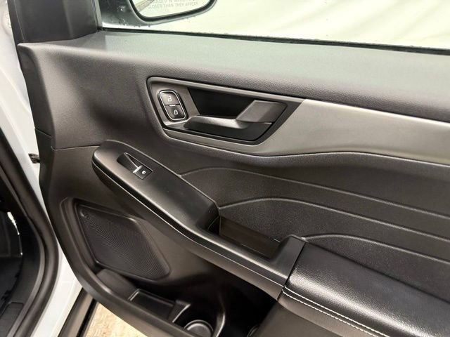 Used 2025 Ford Escape Active AWD/4WD image 21