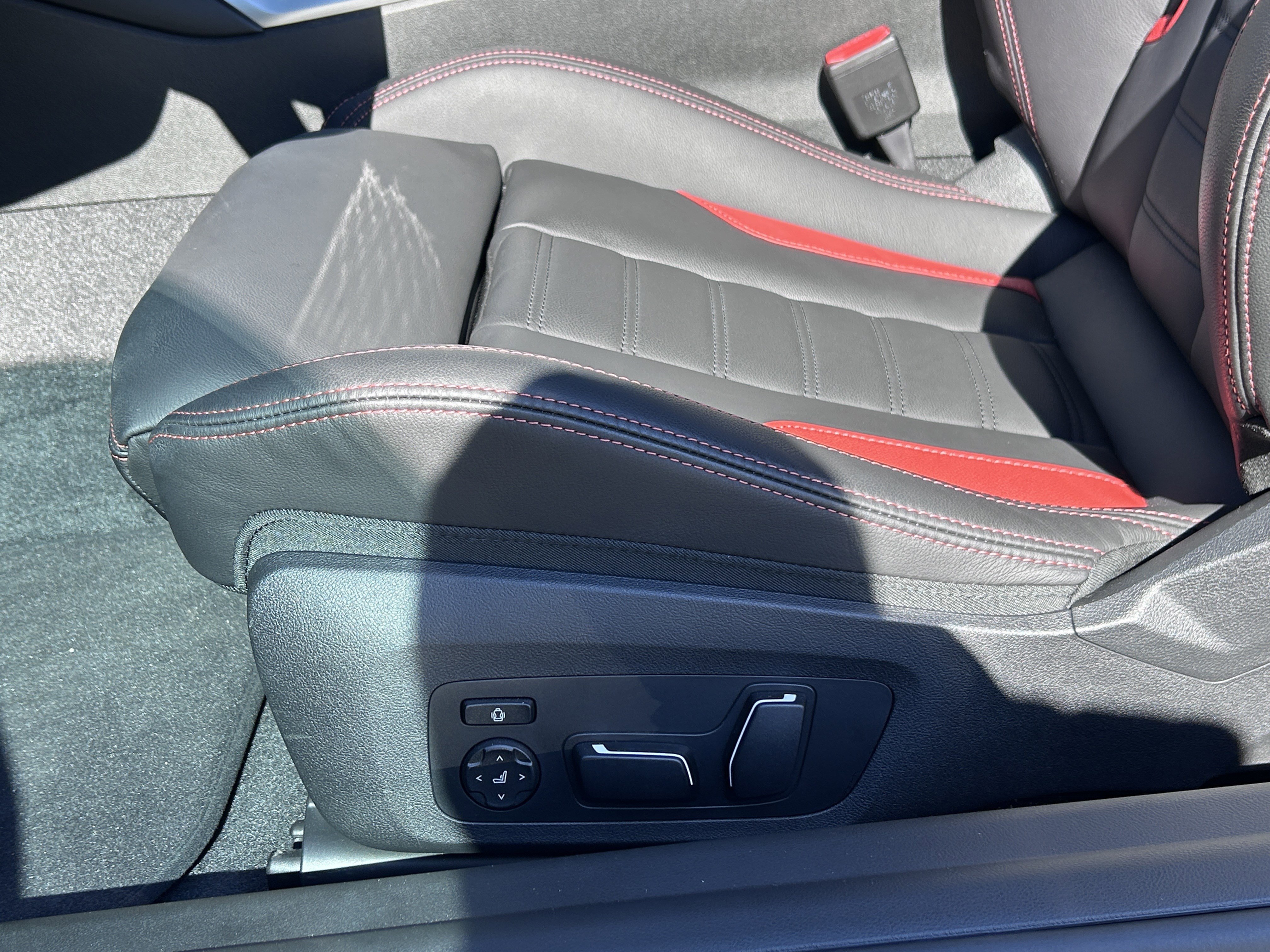 Used 2025 BMW M2 Base w/ Lighting Package image 24