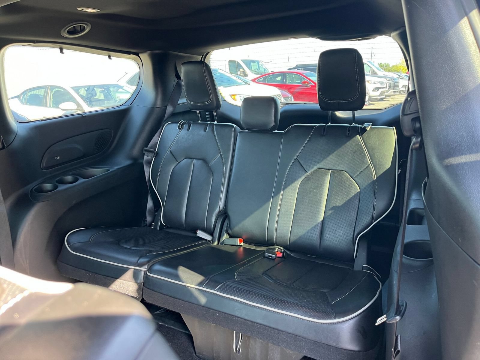 Used 2025 Chrysler Pacifica Limited FWD image 31