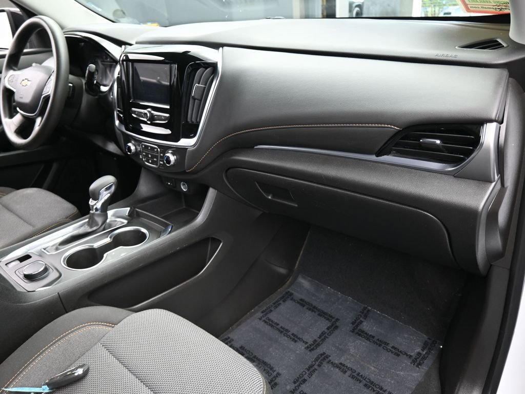 Used 2021 Chevrolet Traverse LS image 40