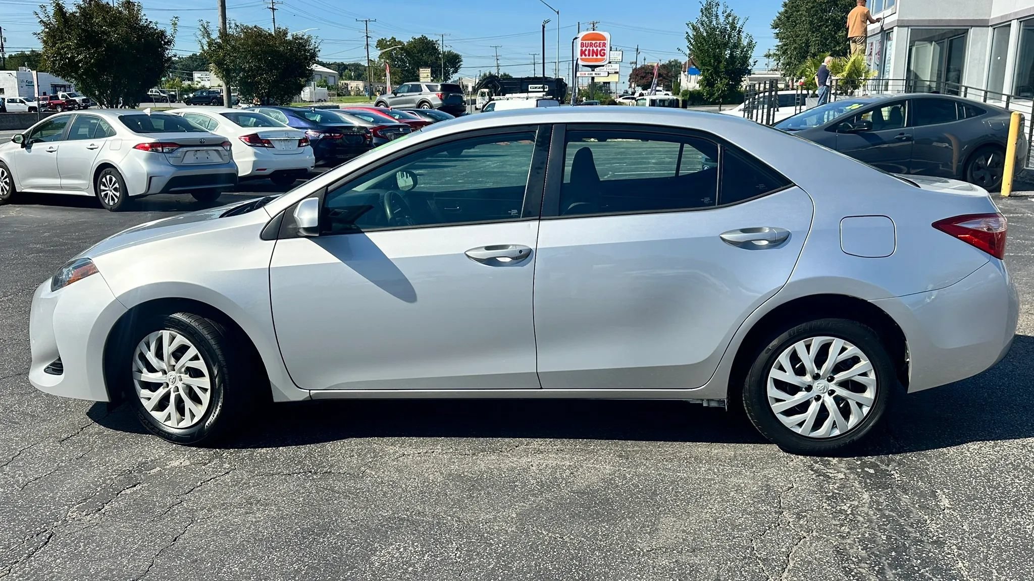 Used 2017 Toyota Corolla LE w/ Carpet Mat Package (TMS) FWD image 8