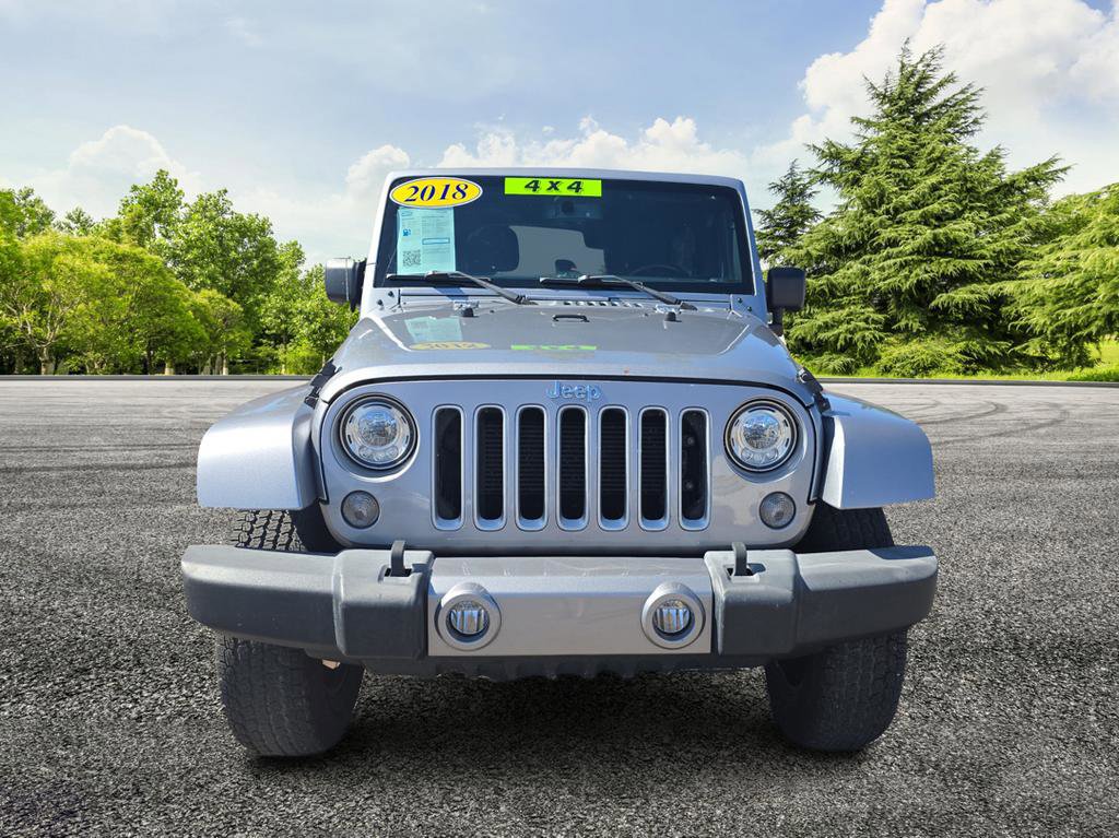 Used 2018 Jeep Wrangler Unlimited Sahara w/ Connectivity Group AWD/4WD image 2