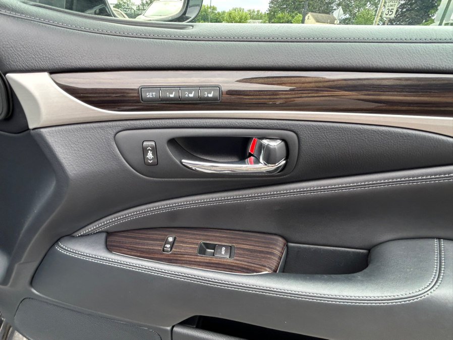 Used 2015 Lexus LS 460 AWD w/ Comfort Package image 18