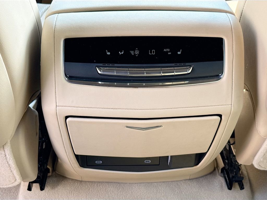 Used 2024 Cadillac Escalade Premium Luxury RWD image 32