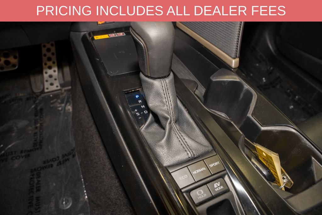 Used 2025 Toyota Camry SE FWD image 15