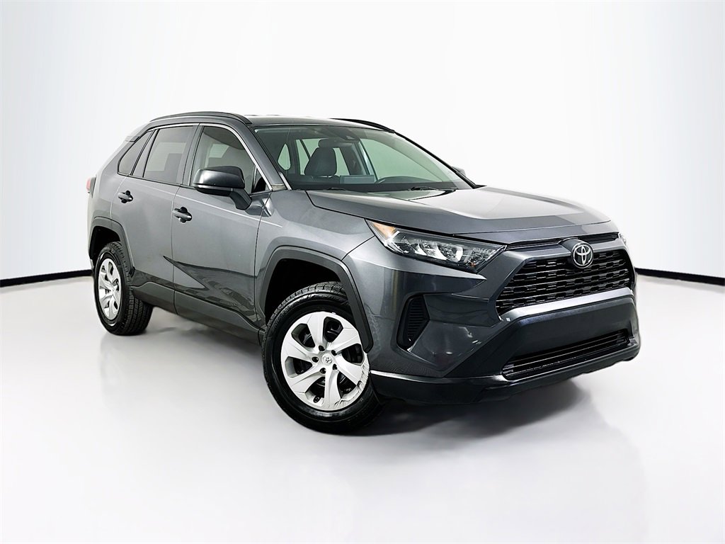 Used 2021 Toyota RAV4 LE video 1