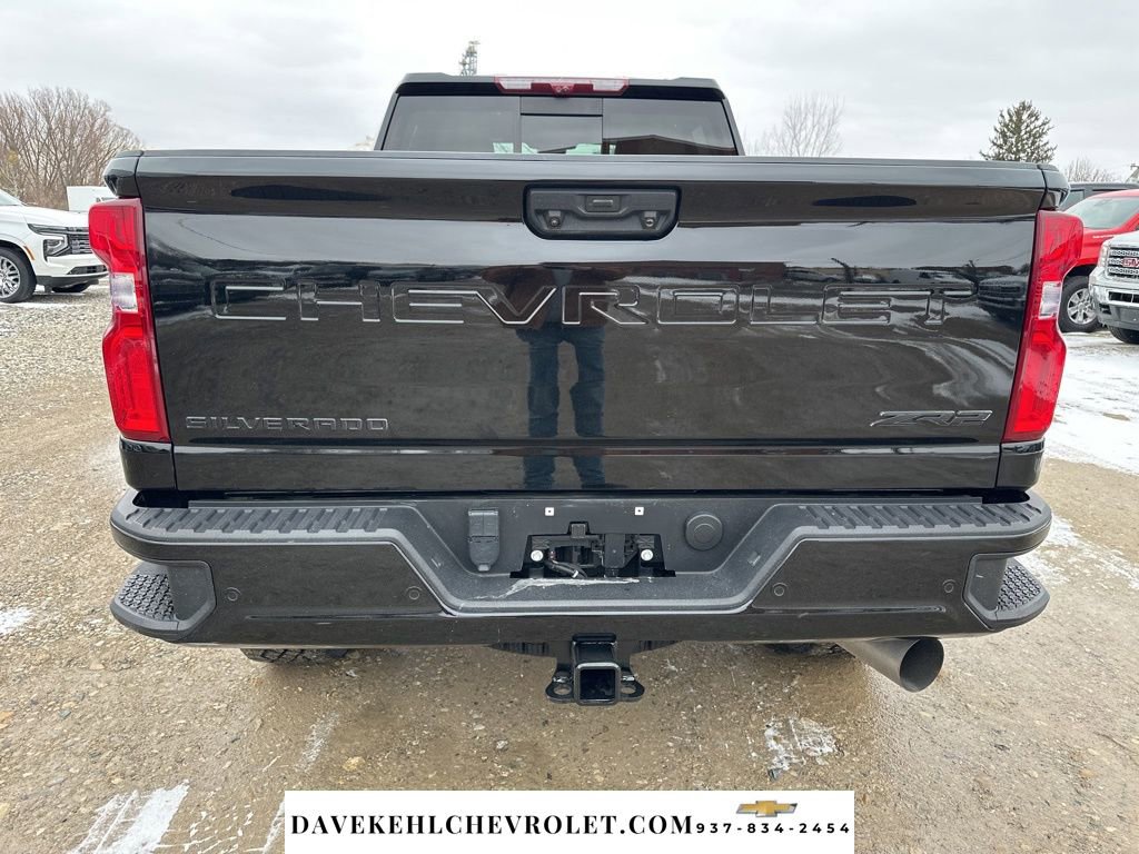 Used 2024 Chevrolet Silverado 2500 ZR2 w/ Technology Package image 4