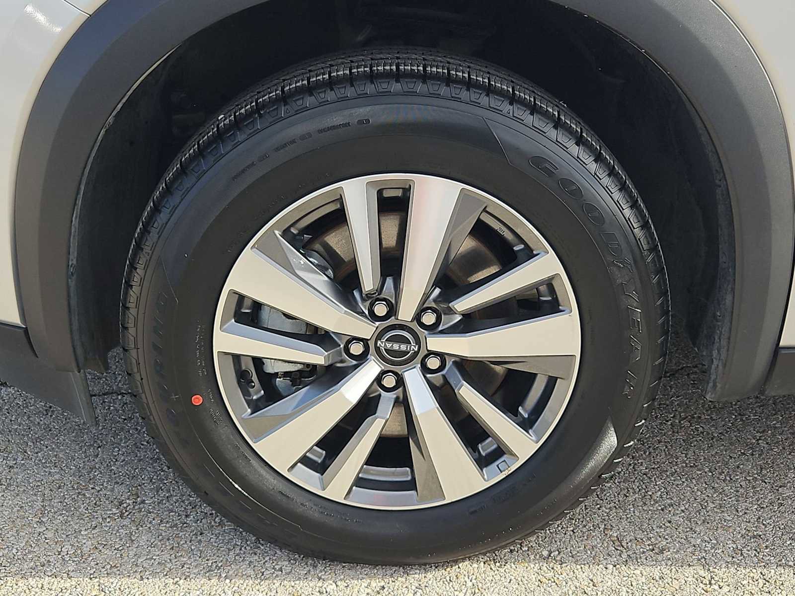 Used 2025 Nissan Pathfinder SL image 32