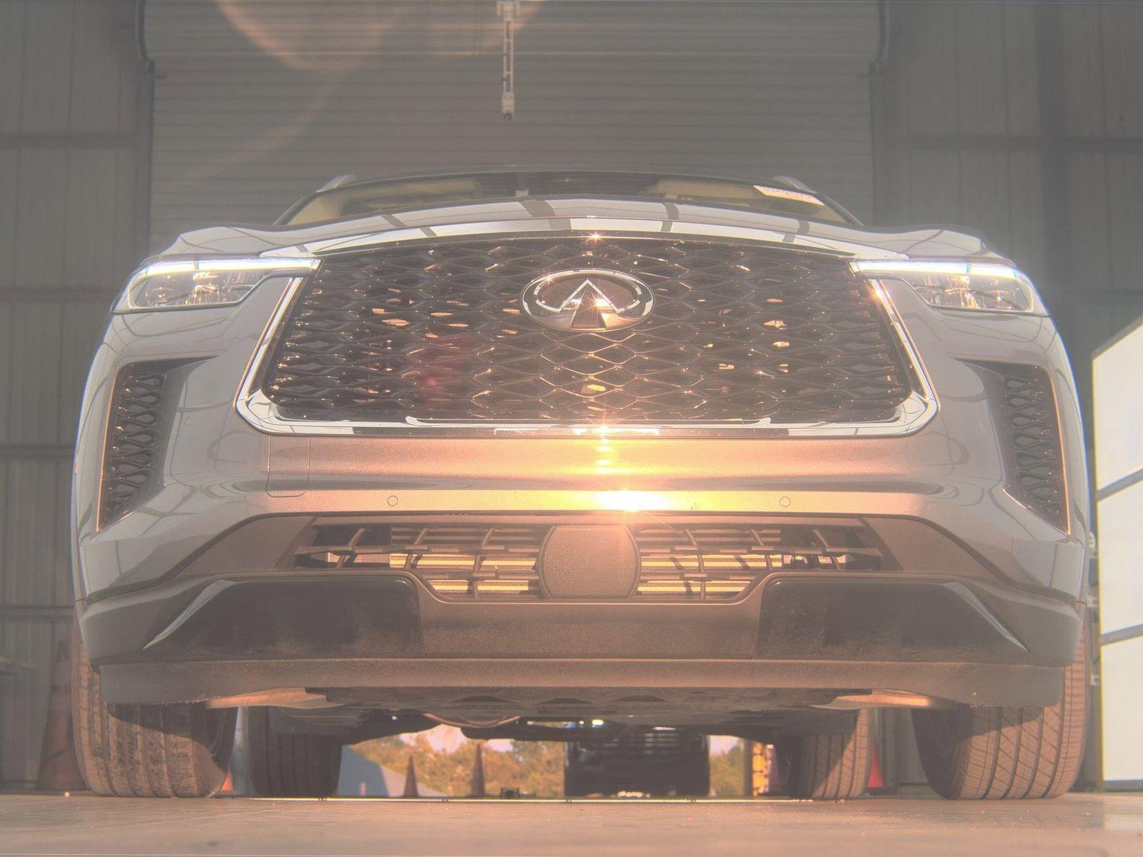 Certified 2025 INFINITI QX60 Luxe image 3