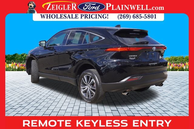Used 2022 Toyota Venza LE image 3