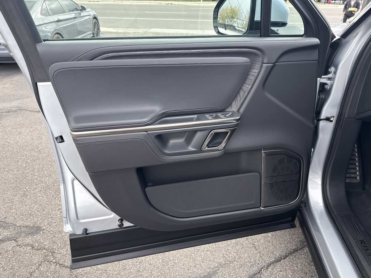 Used 2022 Rivian R1S Launch Edition Quad AWD/4WD image 10