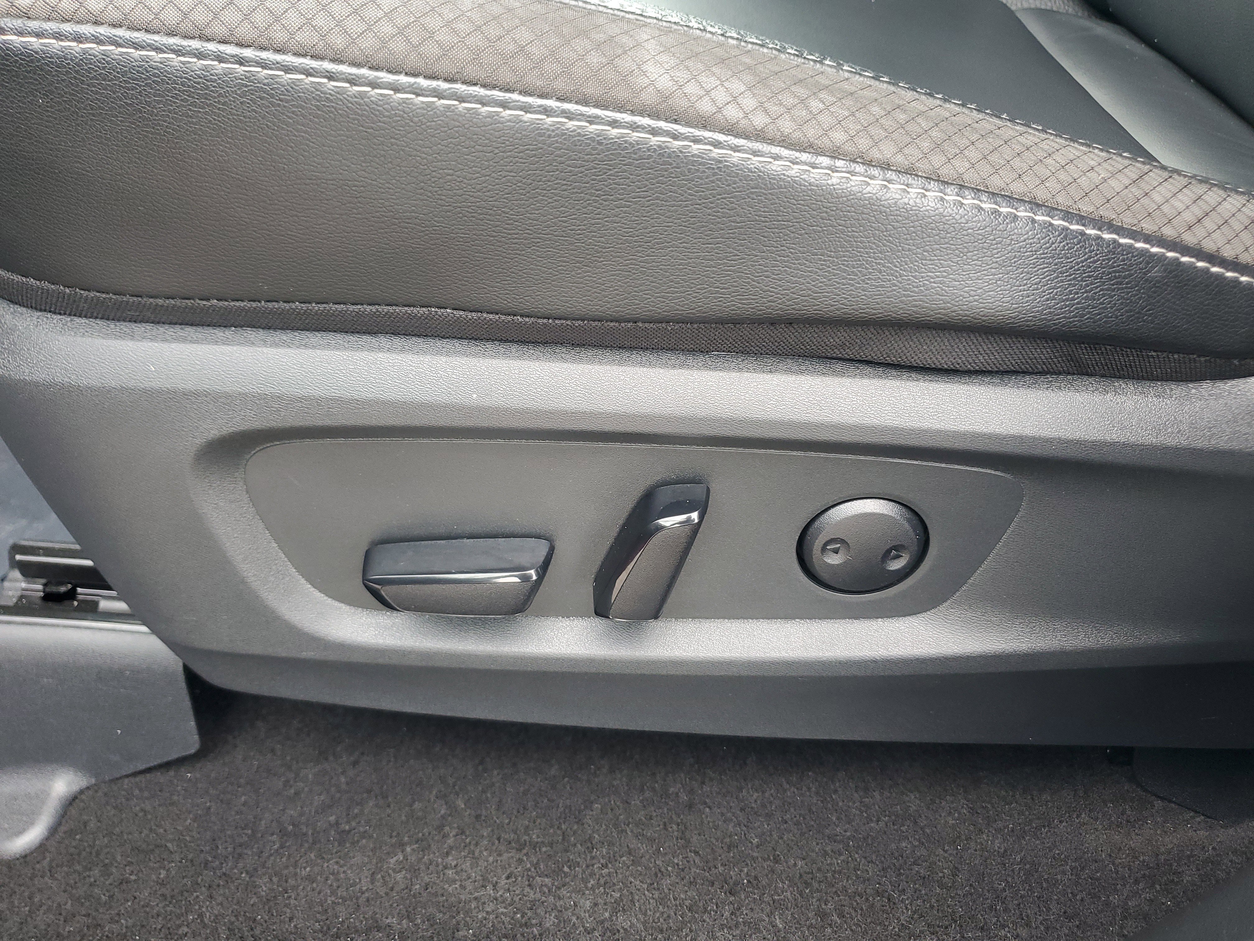 Used 2024 Nissan Pathfinder SL image 11