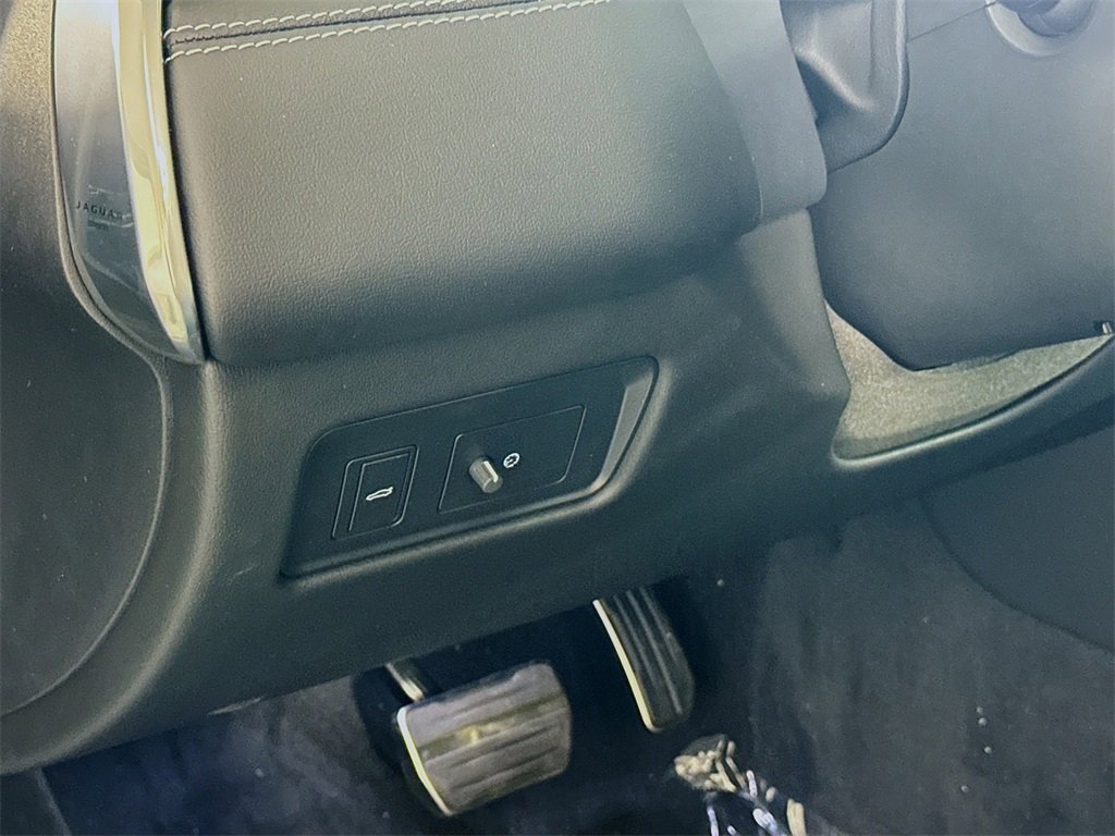 New 2024 Jaguar XF R-Dynamic SE image 10