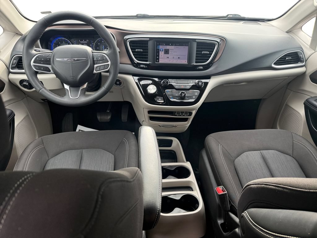 Used 2023 Chrysler Voyager LX FWD image 10