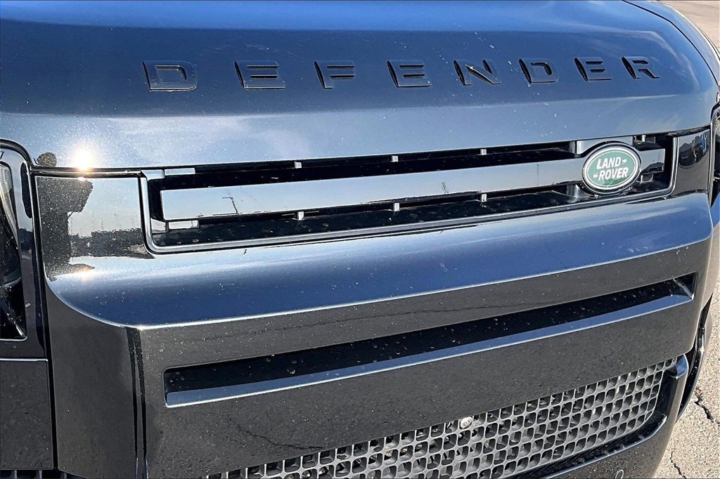 Used 2025 Land Rover Defender 130 X image 30