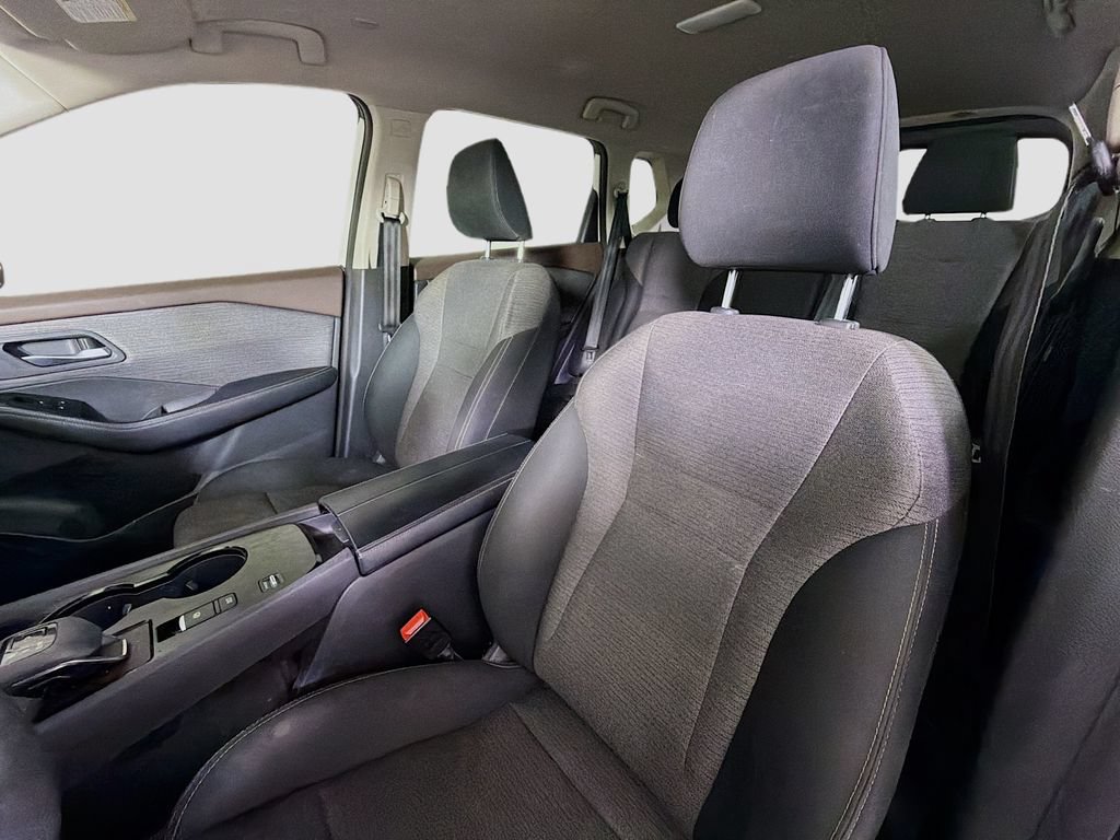 Used 2022 Nissan Rogue SV FWD image 14