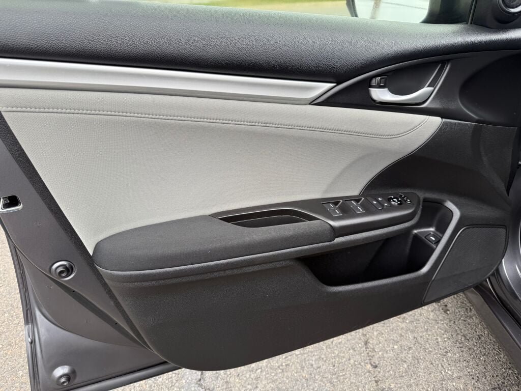 Used 2019 Honda Civic EX image 9