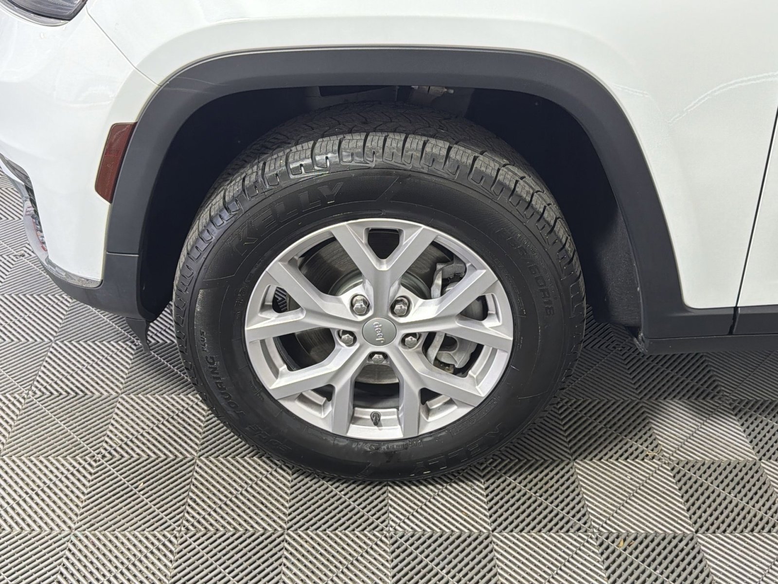 Used 2022 Jeep Grand Cherokee L Limited image 12