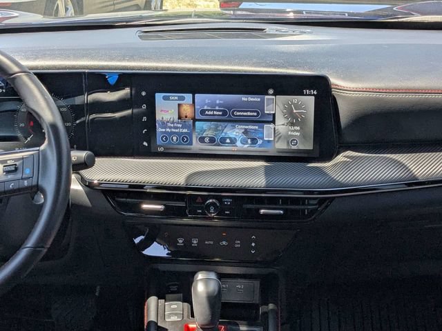 Used 2025 Nissan Kicks SR FWD image 14