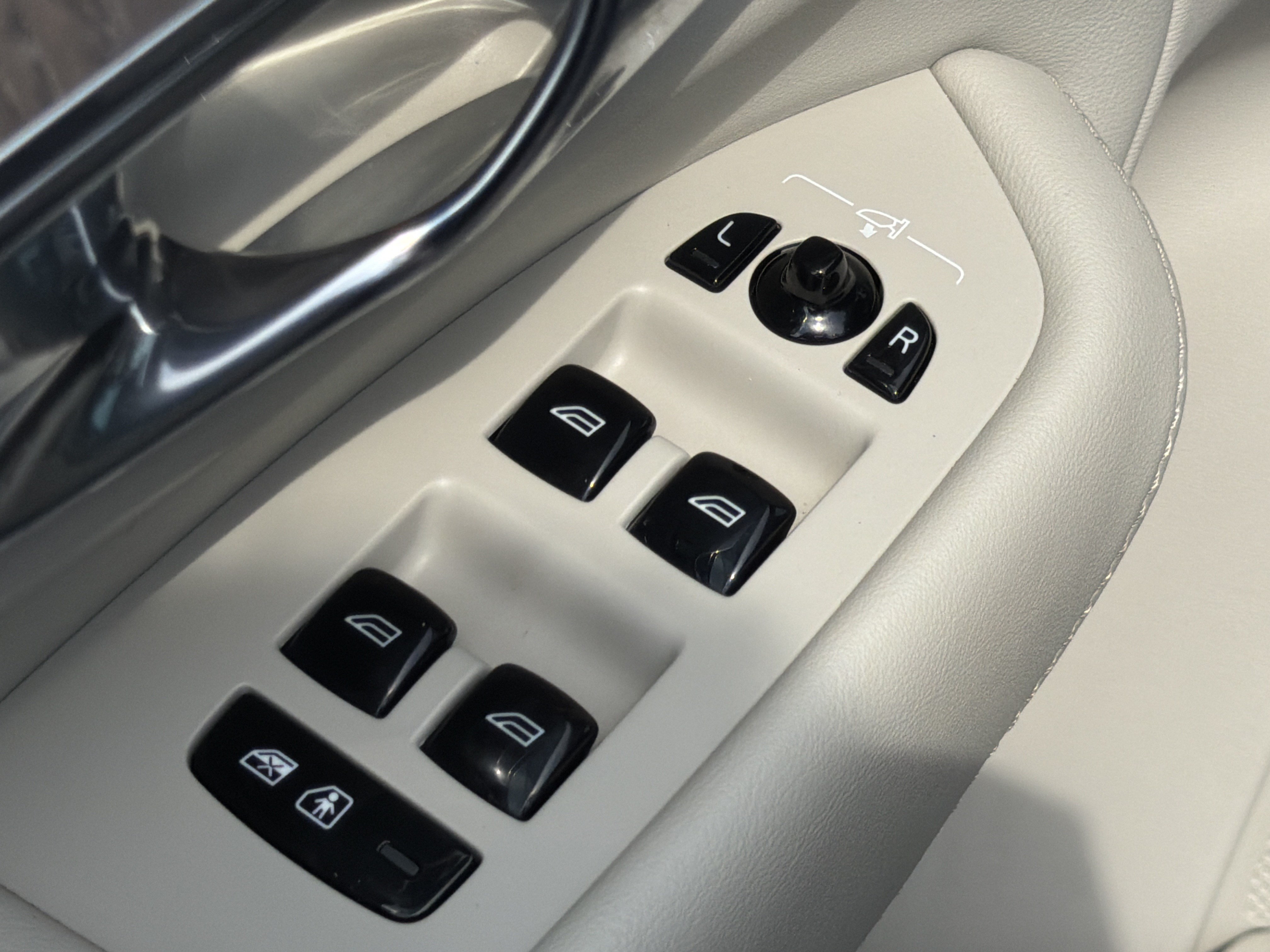 Certified 2023 Volvo XC90 B6 Ultimate w/ Protection Package Premier AWD/4WD image 50