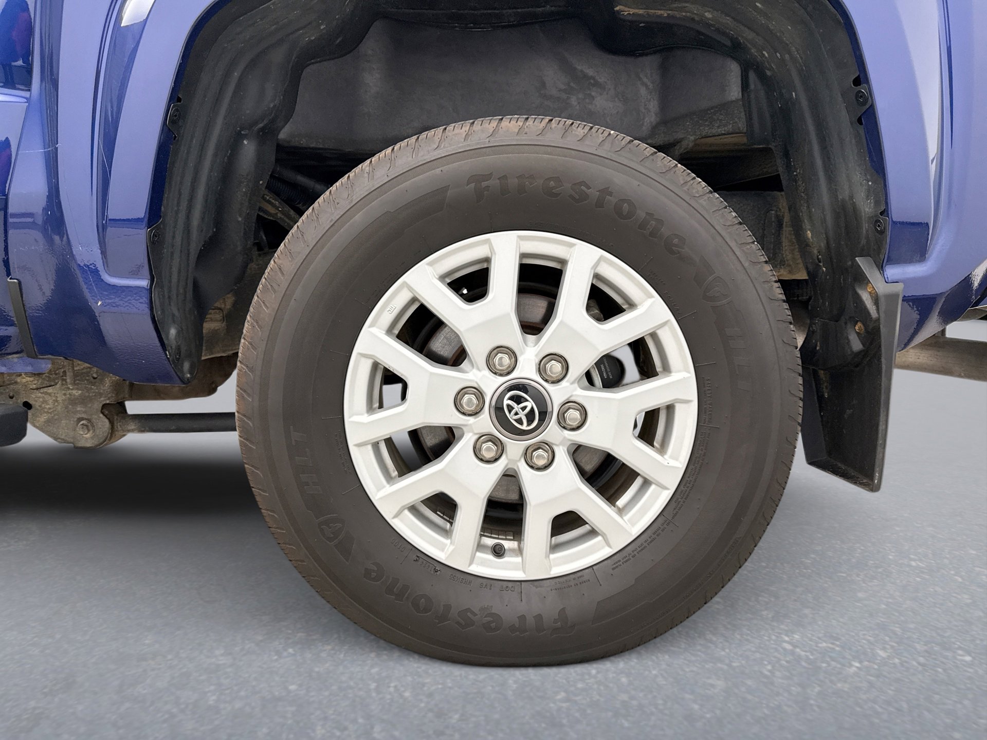 Used 2024 Toyota Tacoma SR5 AWD/4WD image 25