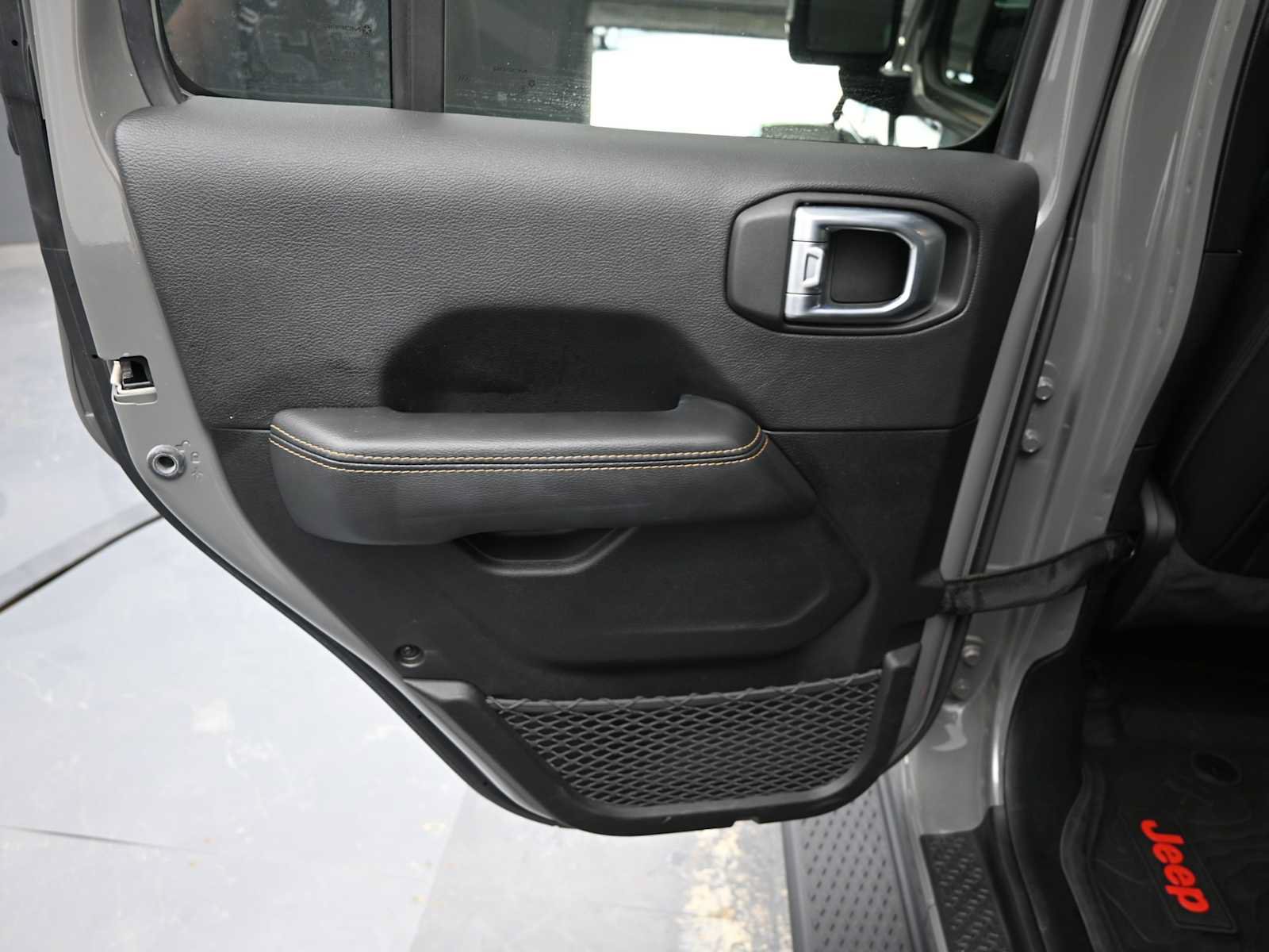 Used 2022 Jeep Gladiator Overland AWD/4WD image 16