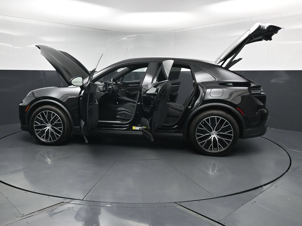 New 2026 Porsche Macan 4 Electric AWD/4WD image 33