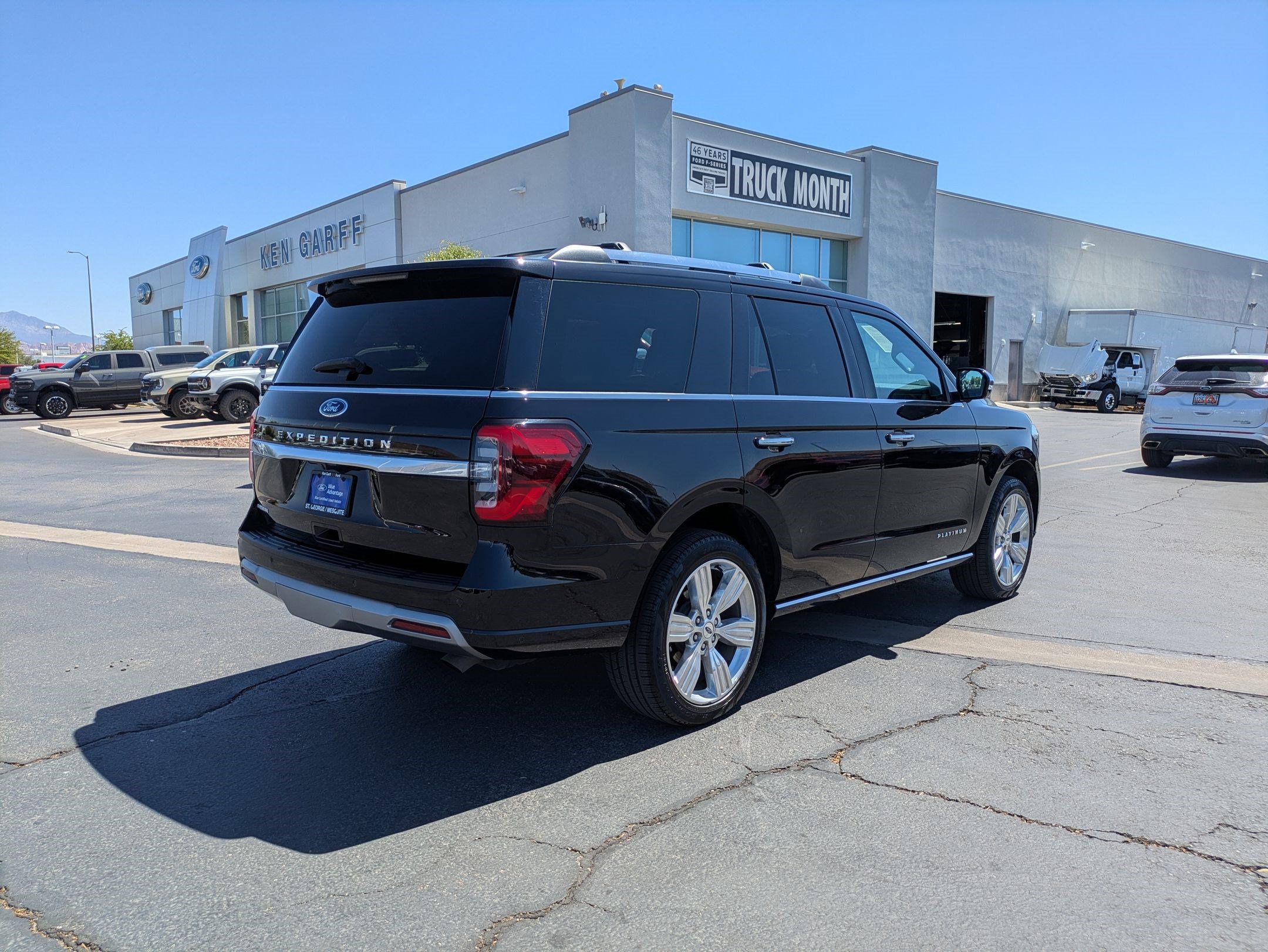 Used 2024 Ford Expedition Platinum AWD/4WD image 4