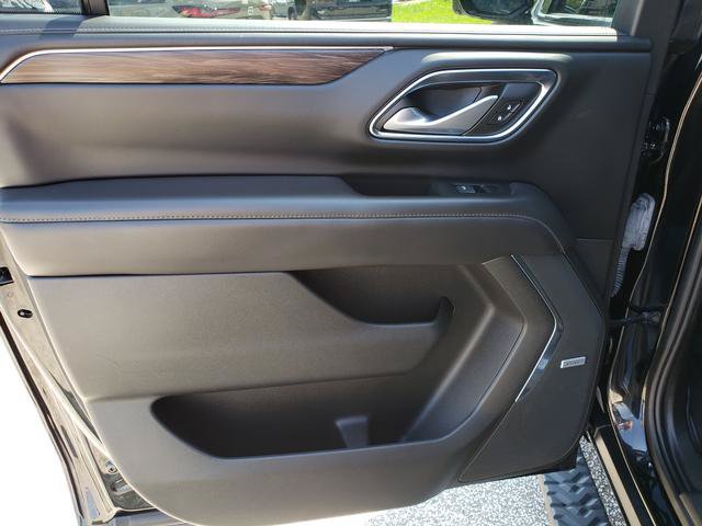 Used 2022 Chevrolet Suburban Z71 w/ Luxury Package AWD/4WD image 13