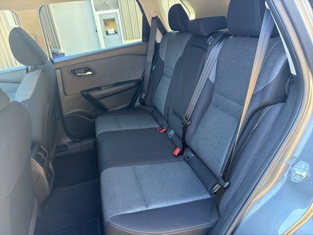 Used 2023 Nissan Rogue SV image 15