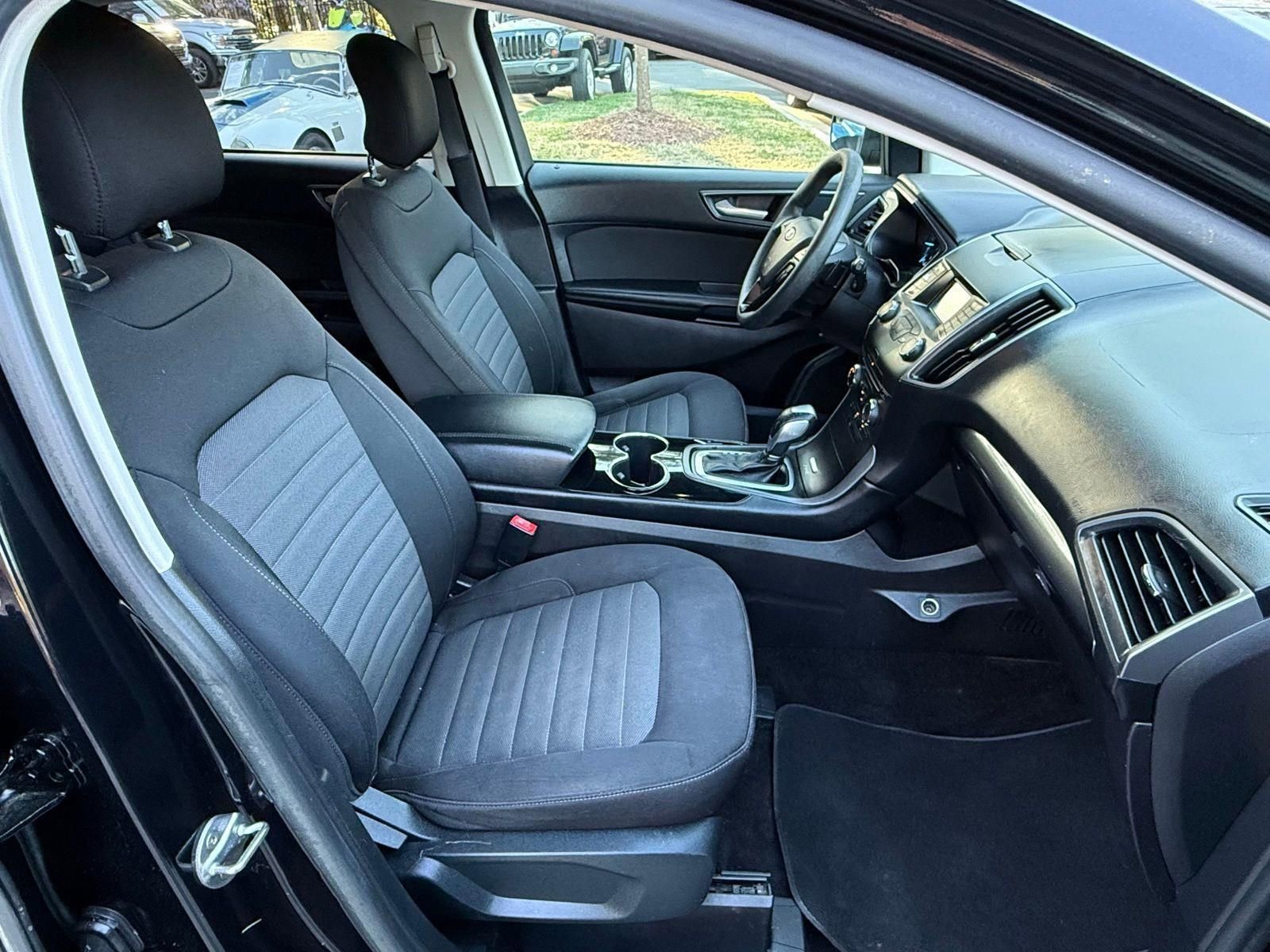 Used 2017 Ford Edge SE image 23