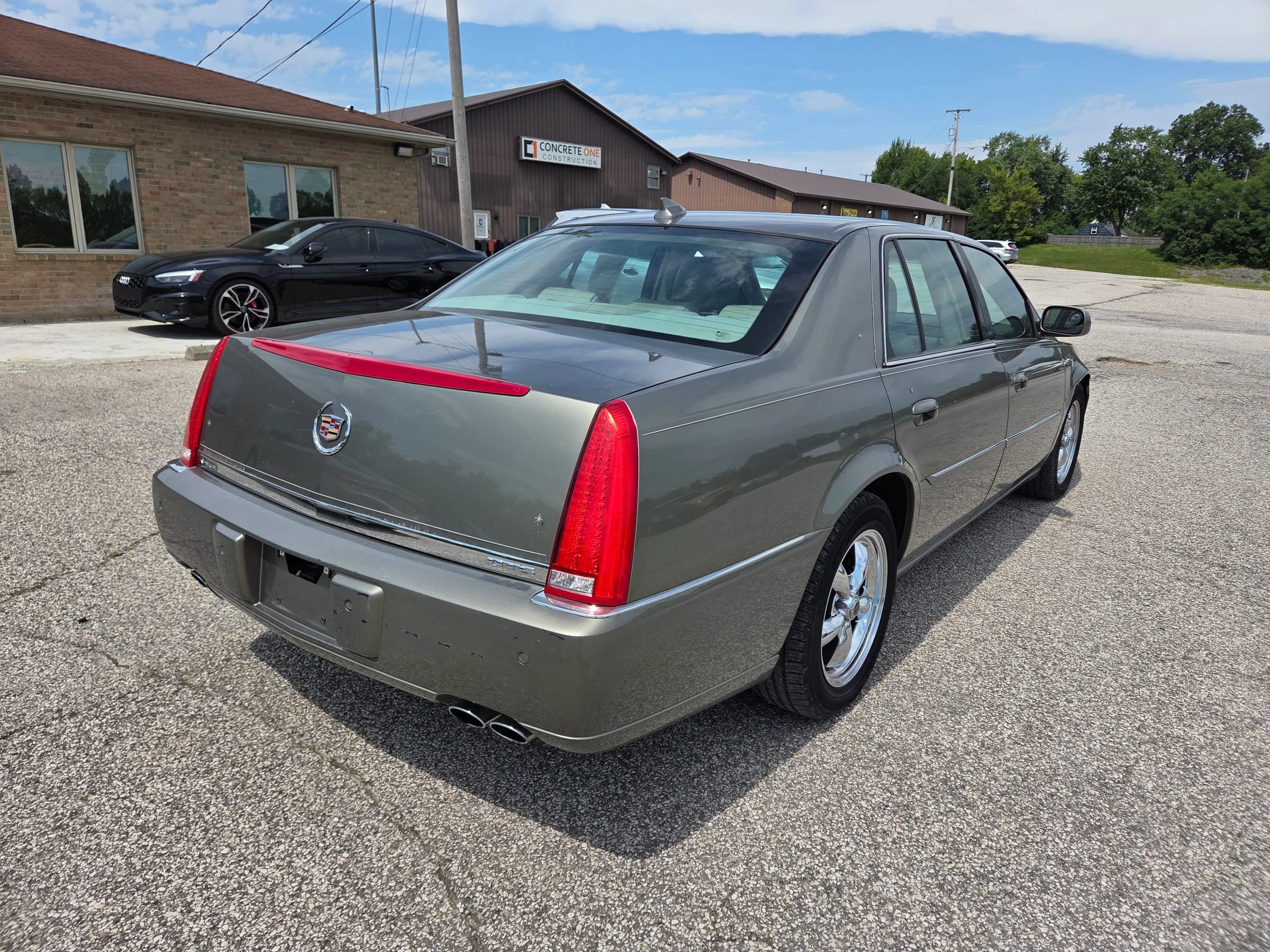 Used 2011 Cadillac DTS Luxury FWD image 5