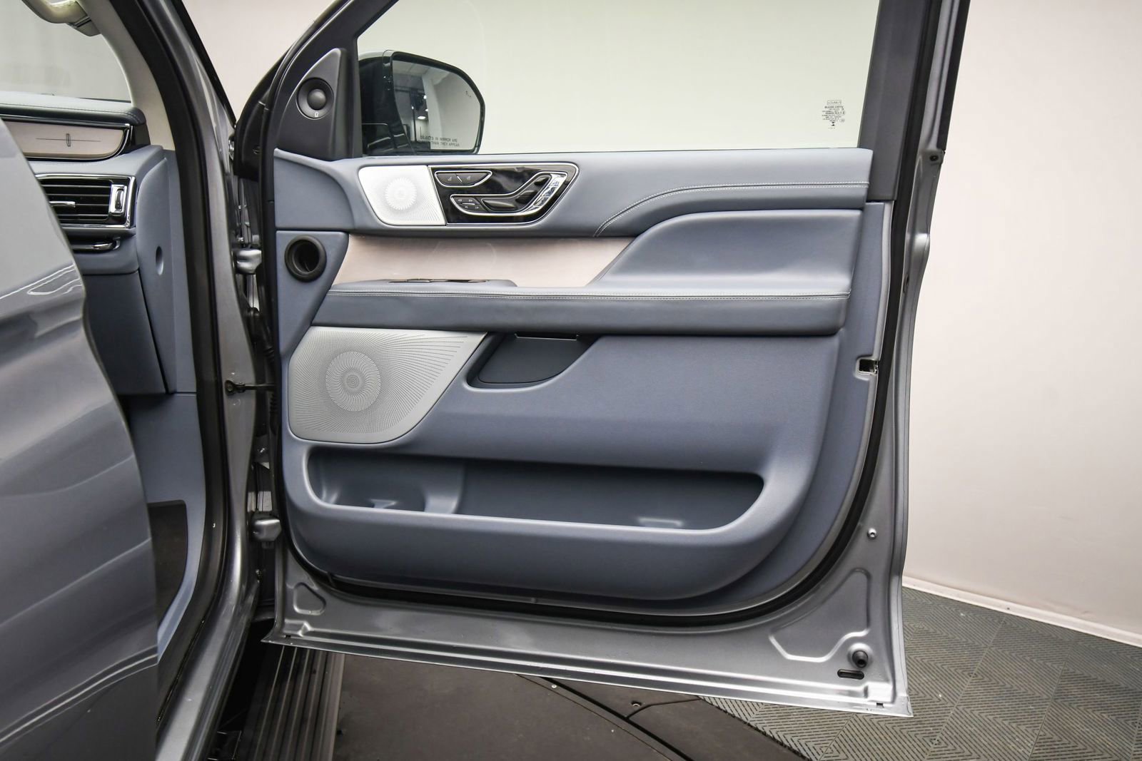 Used 2024 Lincoln Navigator L Black Label image 49