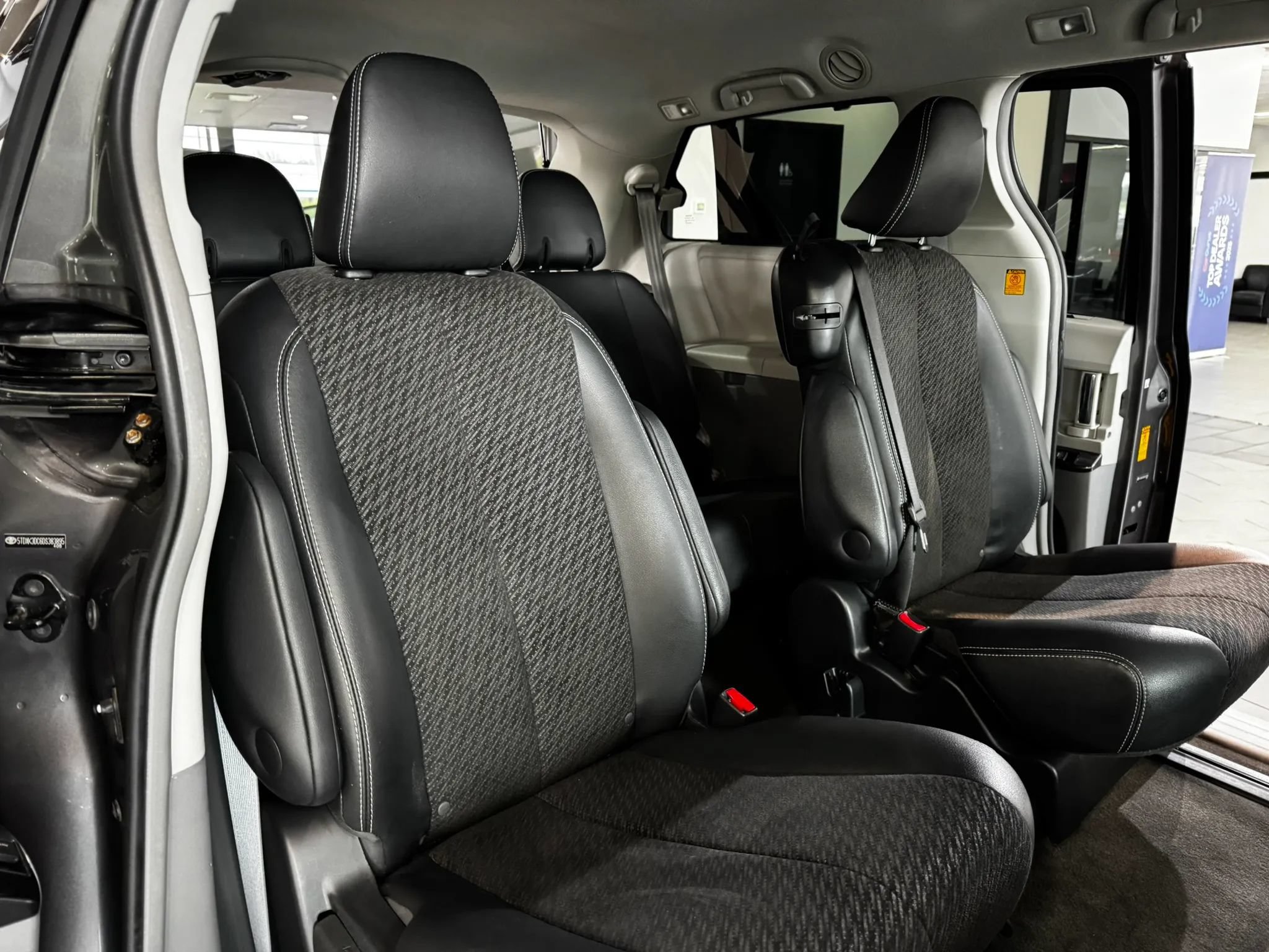 Used 2013 Toyota Sienna SE FWD image 15