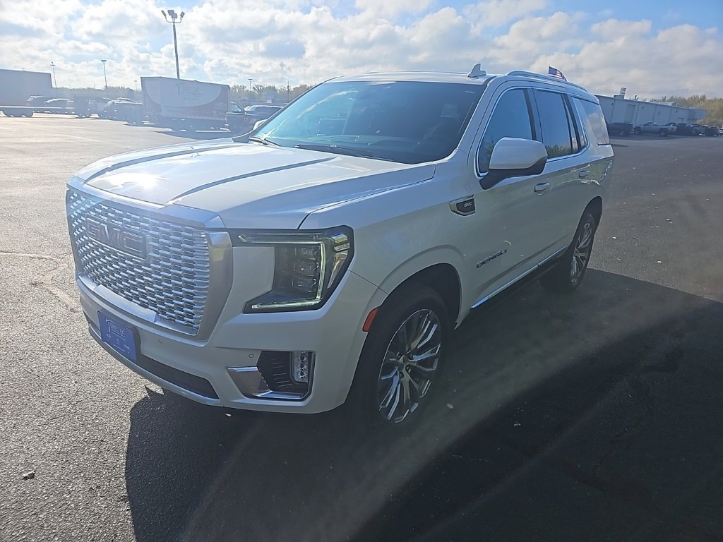 Used 2022 GMC Yukon Denali w/ Denali Premium Package image 3