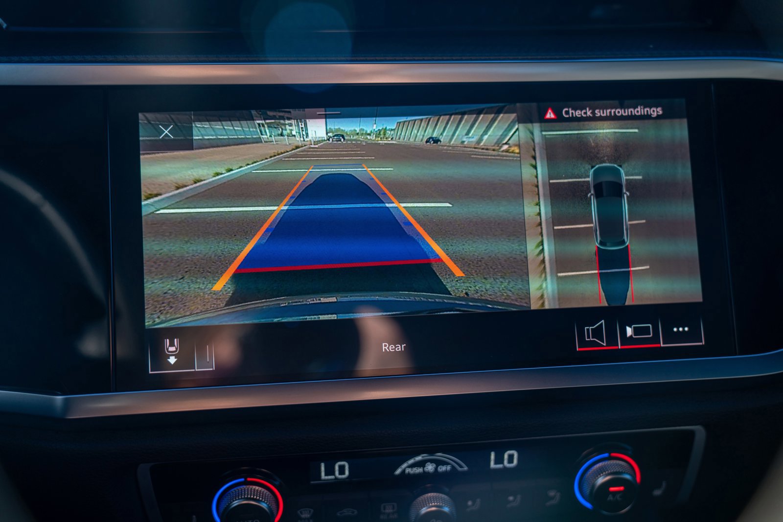 Used 2019 Audi Q3 2.0T Prestige w/ Prestige Package image 18