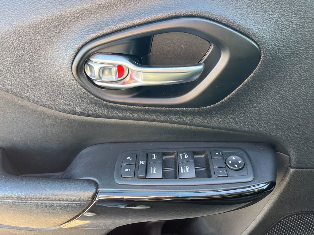 Used 2021 Jeep Cherokee Latitude Plus image 11