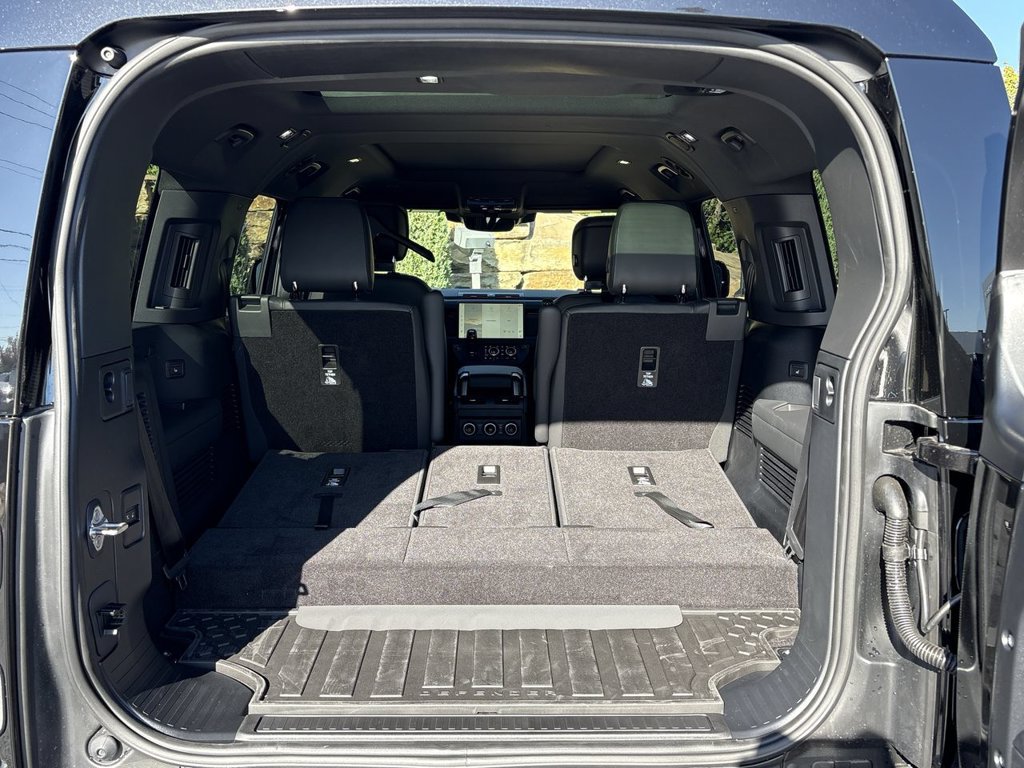 New 2026 Land Rover Defender 130 X-Dynamic SE AWD/4WD image 18