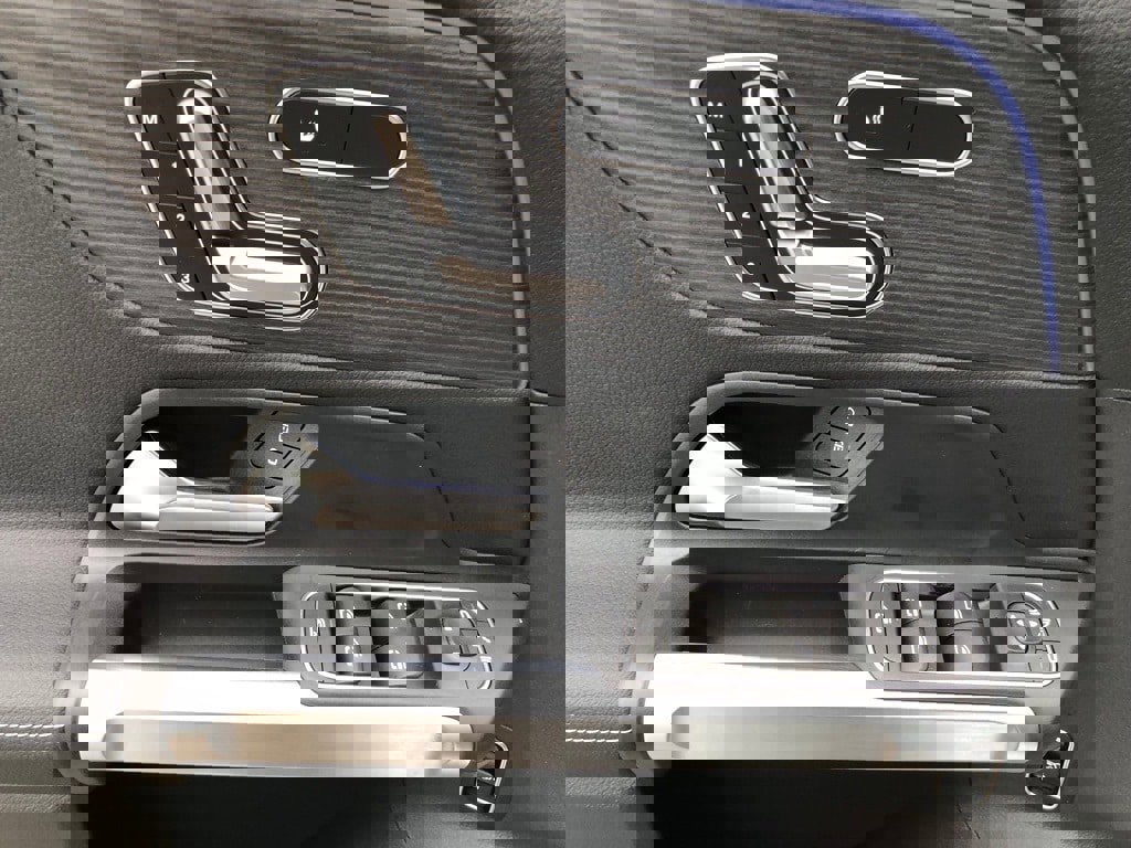 New 2023 Mercedes-Benz EQB 300 4MATIC image 12