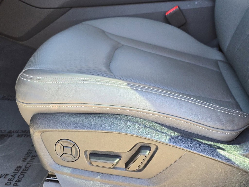 Certified 2025 Audi Q8 Premium Plus image 17