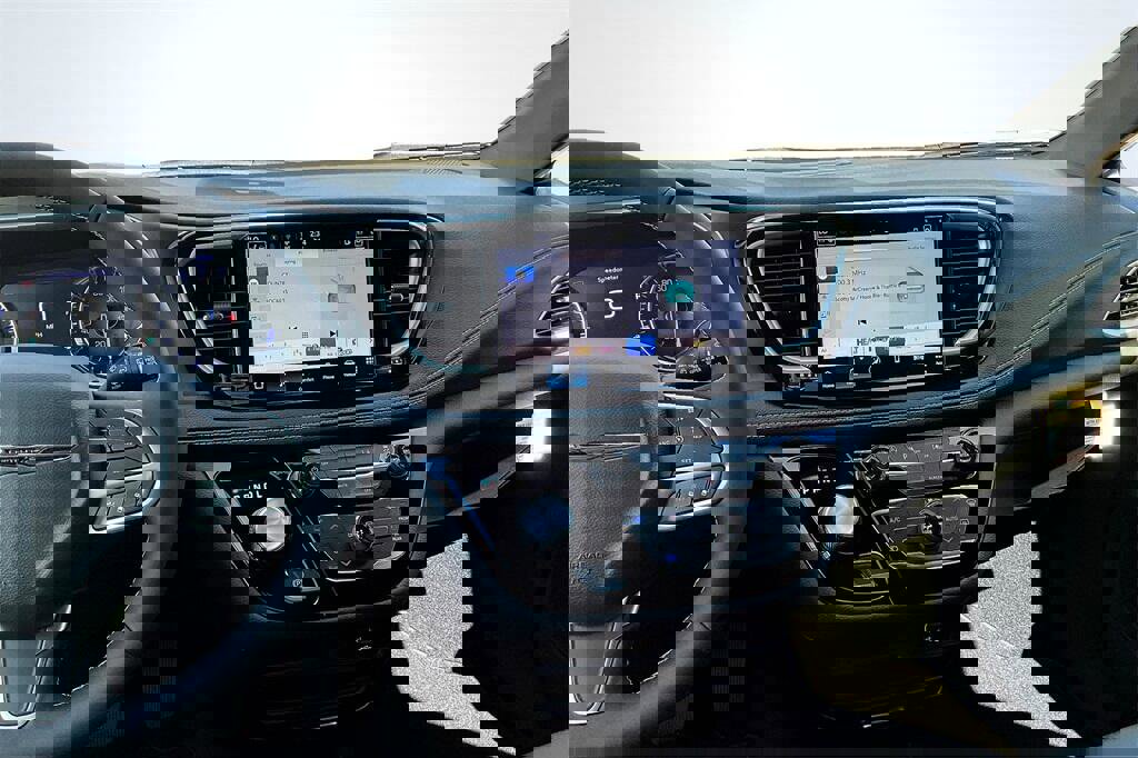 New 2026 Chrysler Pacifica Select image 7